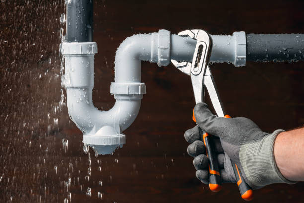 Professional Gas Line Repair technician working in Beasley, TX